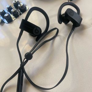 Power Beats 3 Bluetooth Headphones